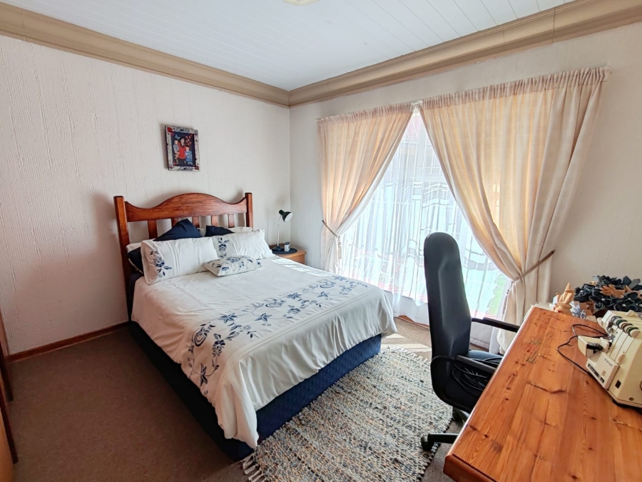 3 Bedroom Property for Sale in Kannoniers Park North West